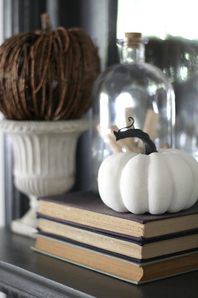 A Simple Mantel For Fall
