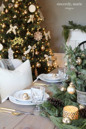 An Elegant Christmas Tablescape - Sincerely, Marie Designs