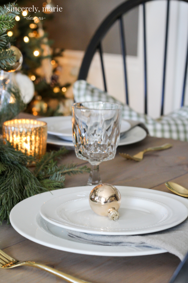 An Elegant Christmas Tablescape - Sincerely, Marie Designs