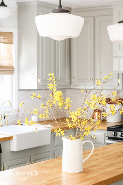 Spring Touches in the Kitchen