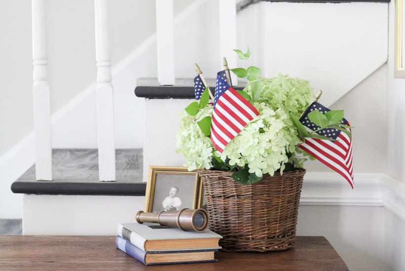 An Easy 4th of July Flower Arrangement