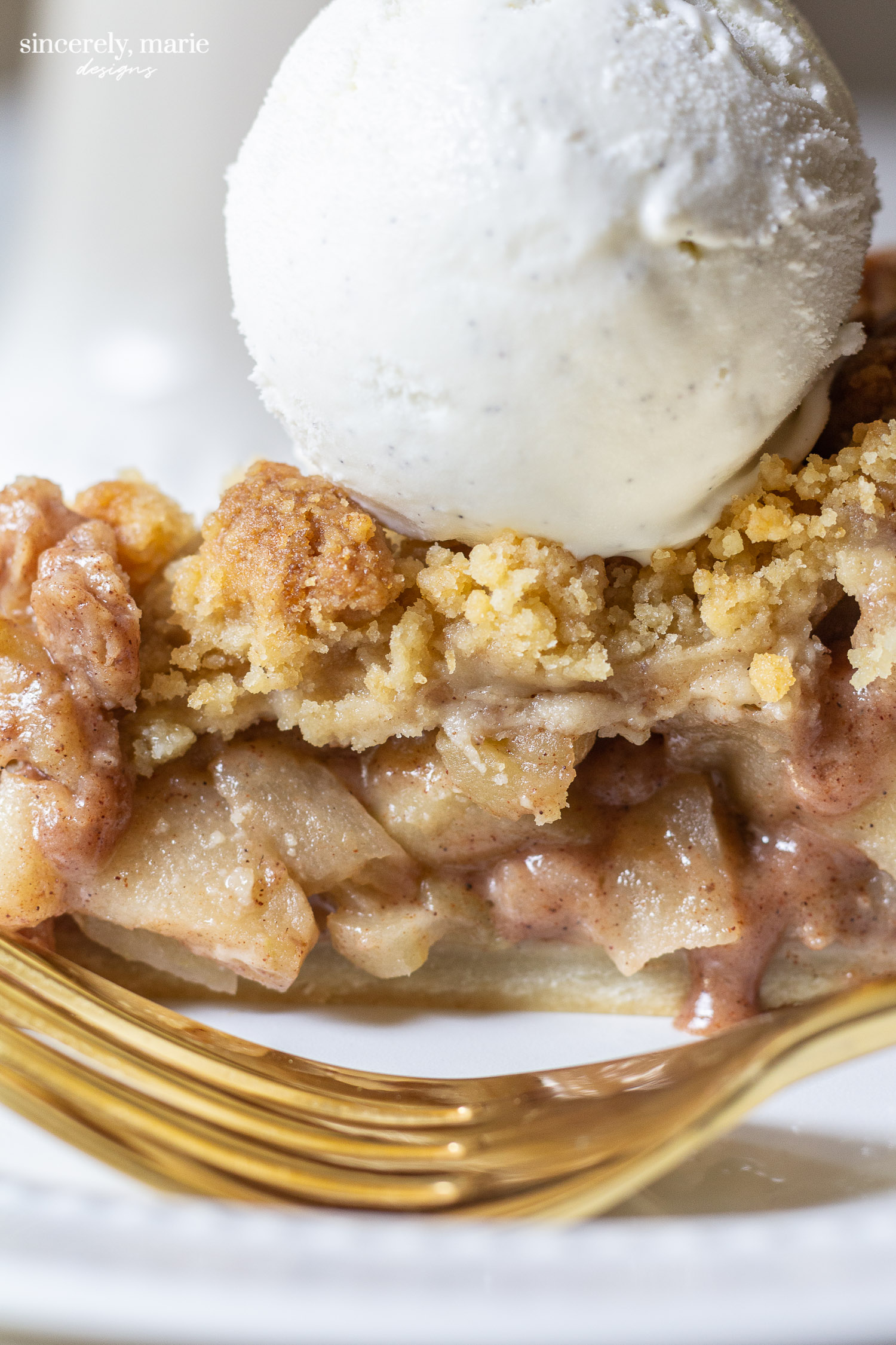 The Best Apple Streusel Pie - Sincerely, Marie Designs
