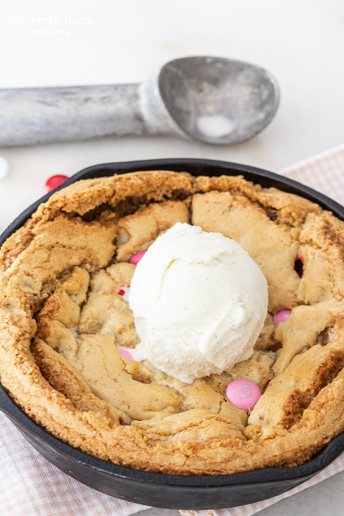 https://sincerelymariedesigns.com/wp-content/uploads/2020/02/skillet-chocolate-chip-cookie-for-two-1-4.jpg