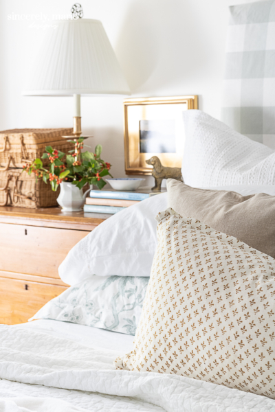 Minimalist Fall Bedroom