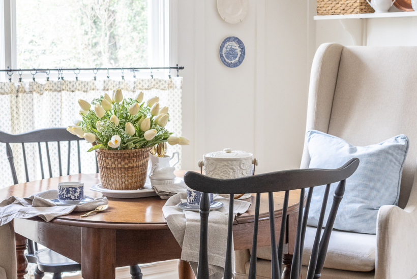 Easy Spring Table