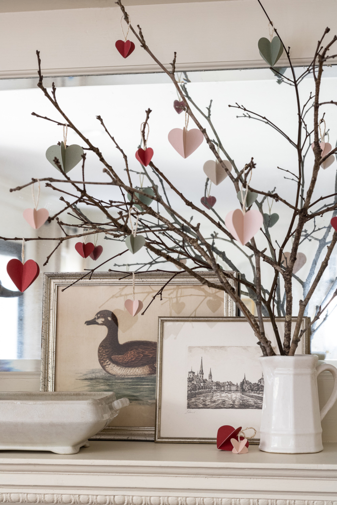 How to make paper hearts to hang in your home